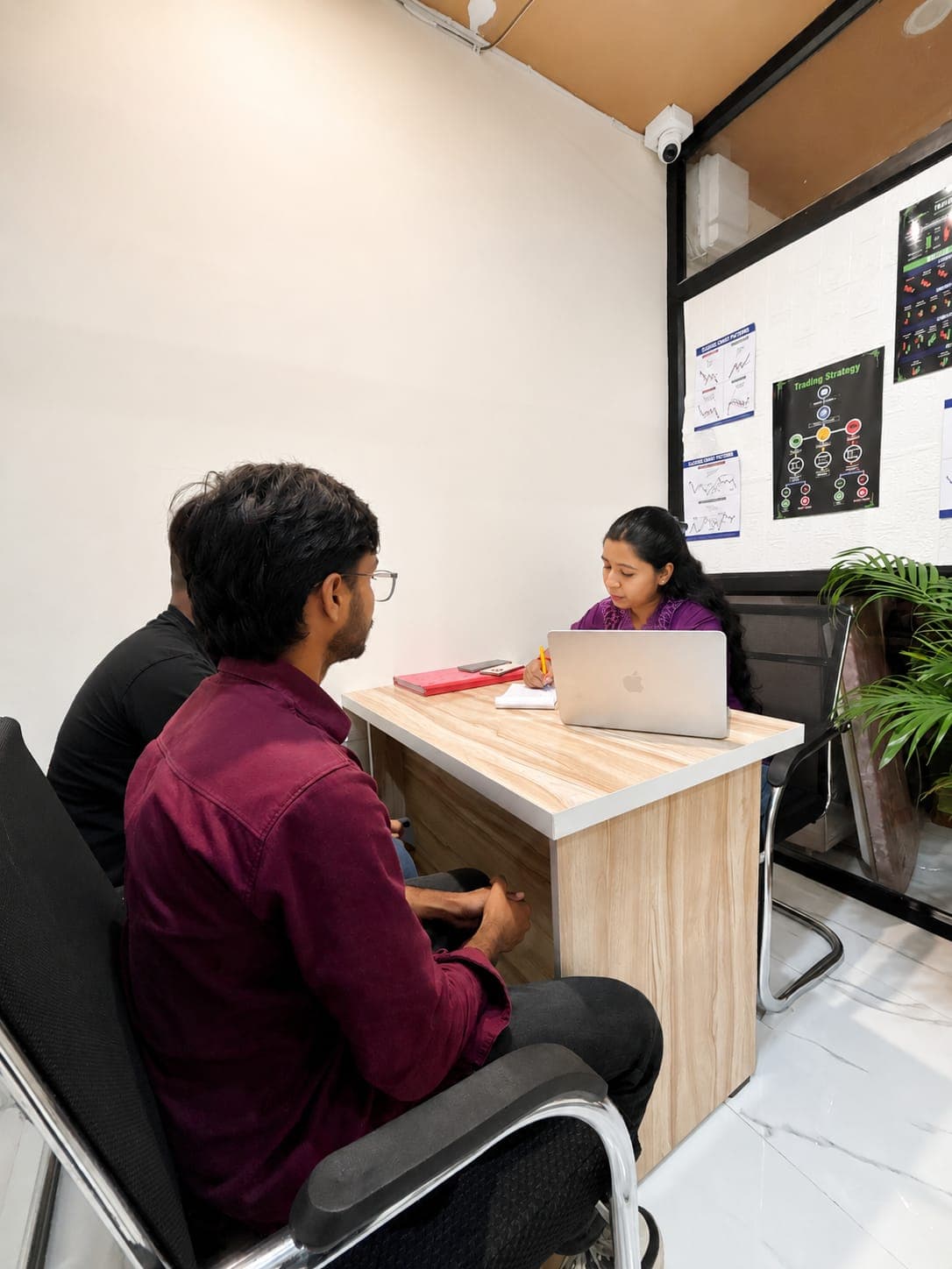 One-on-one counselling session between a TradeAura mentor and a prospective student