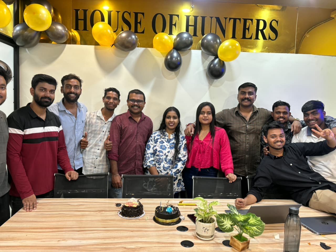 TradeAura students and mentors celebrating Teacher's Day together at the institute